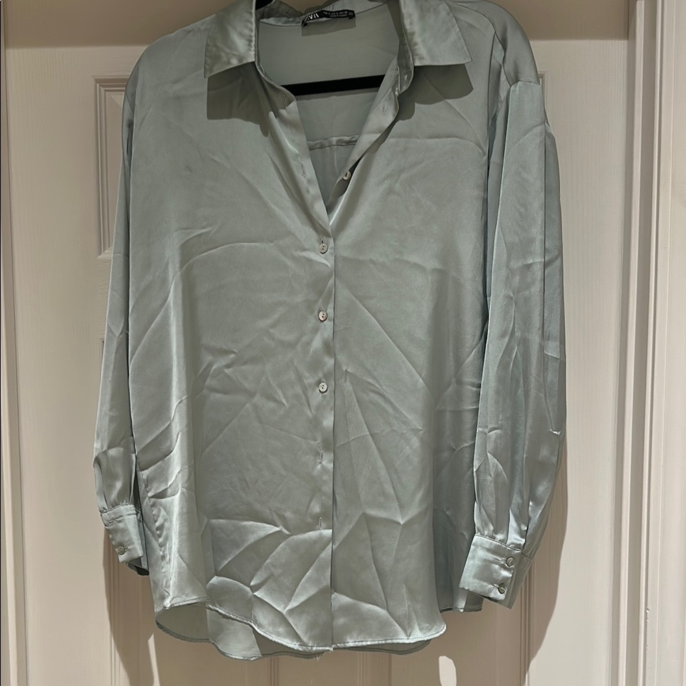 Zara women’s mint Green Shirt button up